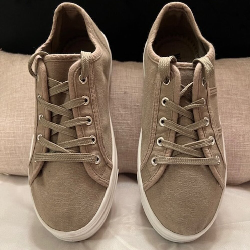 NEW WANTED Olive Green Basejump Canvas Platform Sneakers - Size 6